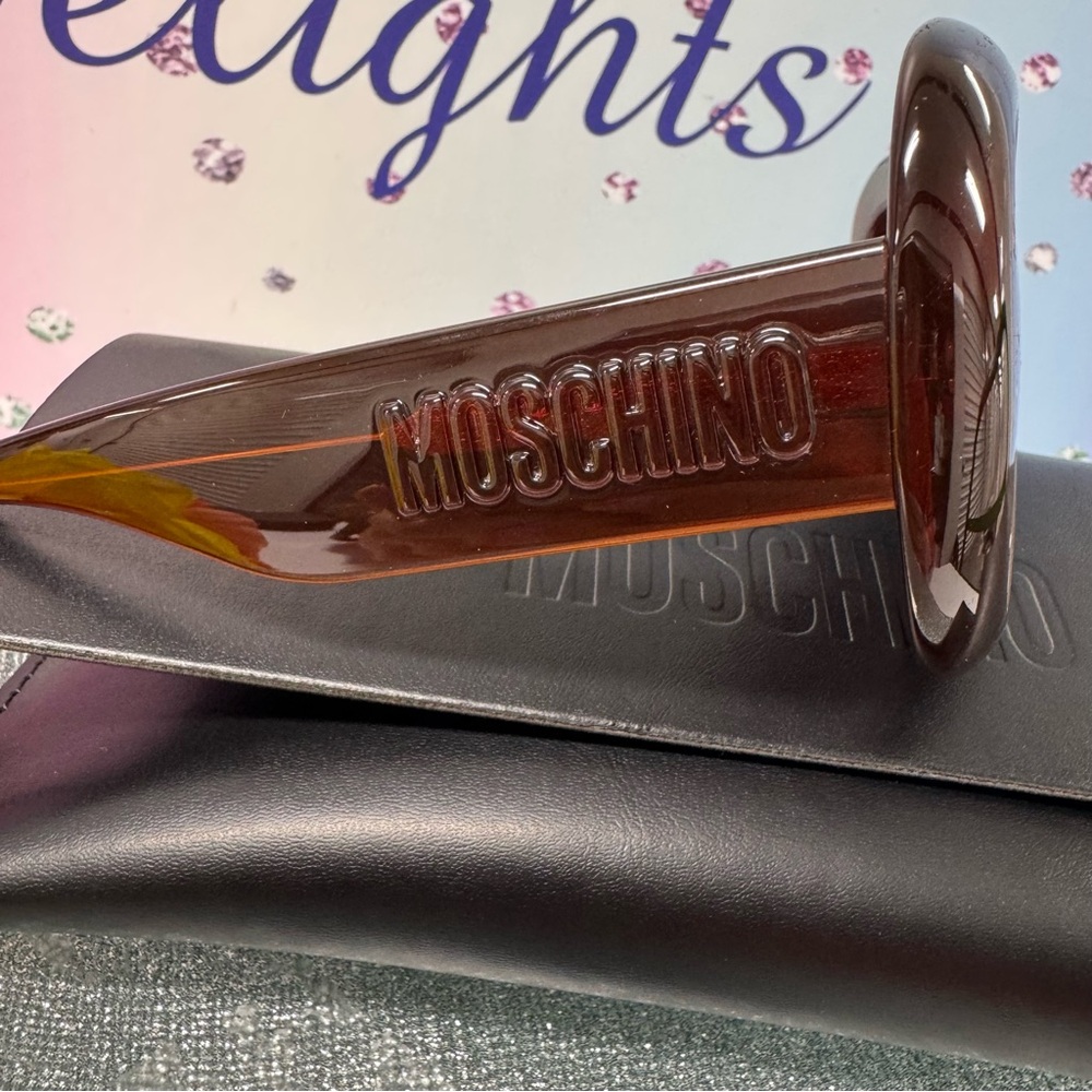 ❤️‍🔥SUPER SALE $400 NEW MOSCHINO OVERSIZED SUNGLASSES - Picture 4 of 10